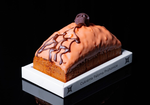 Halloween travel cake
