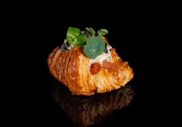 Mini croissant se sýrem roquefort