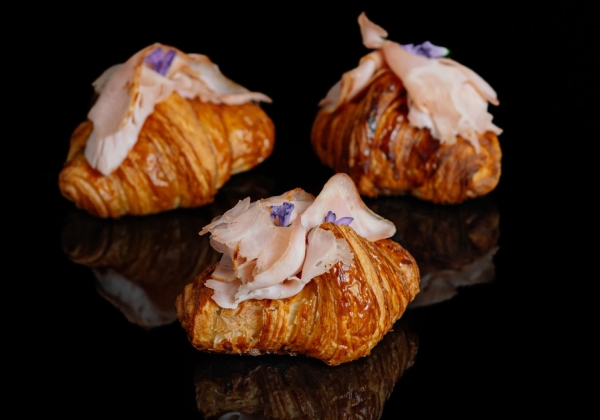 Mini croissant s krůtí šunkou